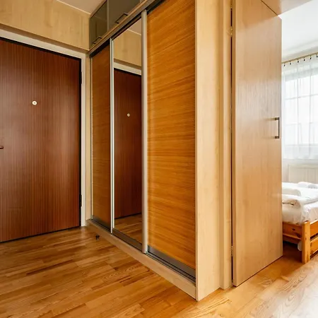 Walk By Bookinghost Apartamento
